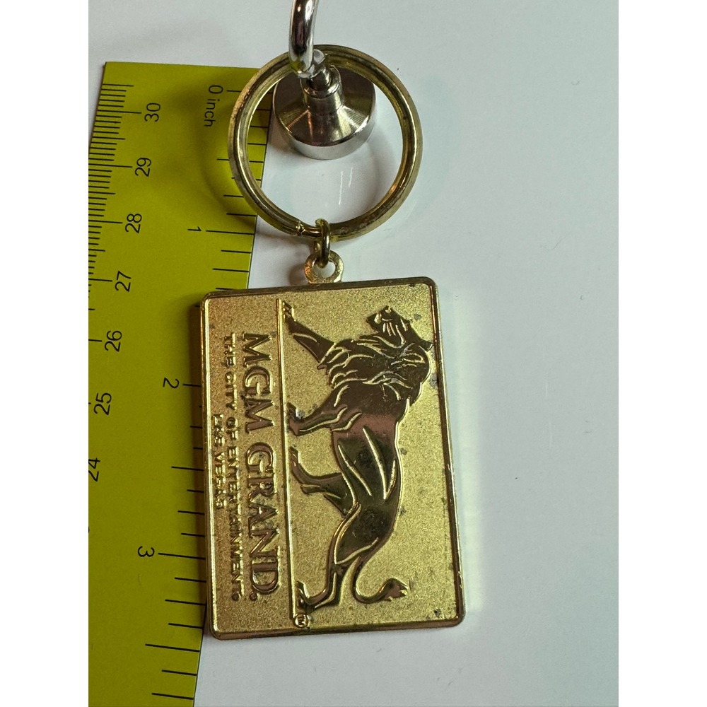 Vintage MGM Grand Las Vegas Lion Gold Tone Metal Keychain Players Club Souvenir